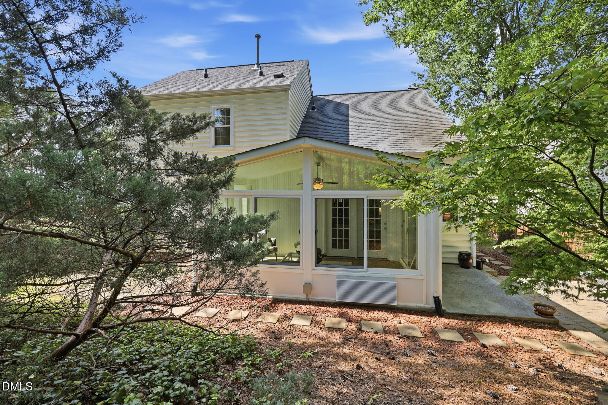 5 Wavecrest Court