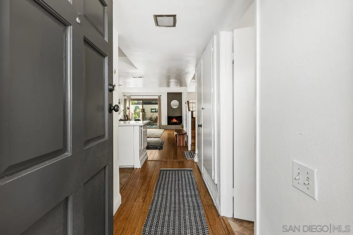 3290 Loma Riviera Dr.