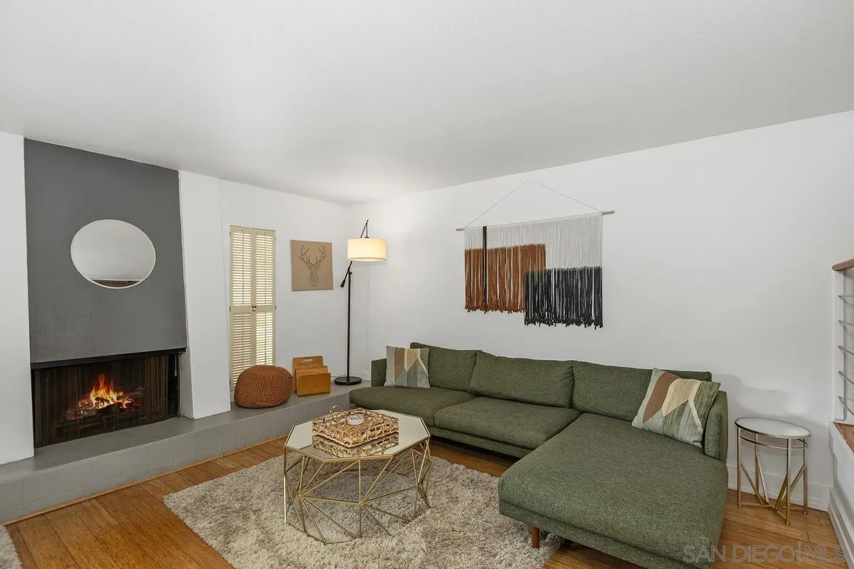 3290 Loma Riviera Dr.