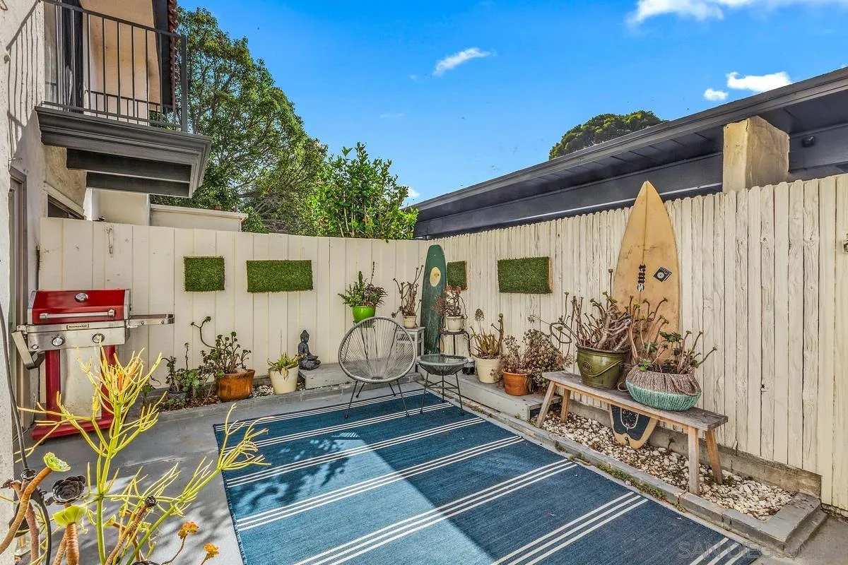 3290 Loma Riviera Dr.