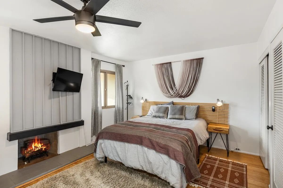 3290 Loma Riviera Dr.