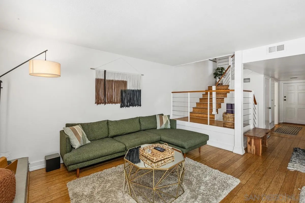 3290 Loma Riviera Dr.