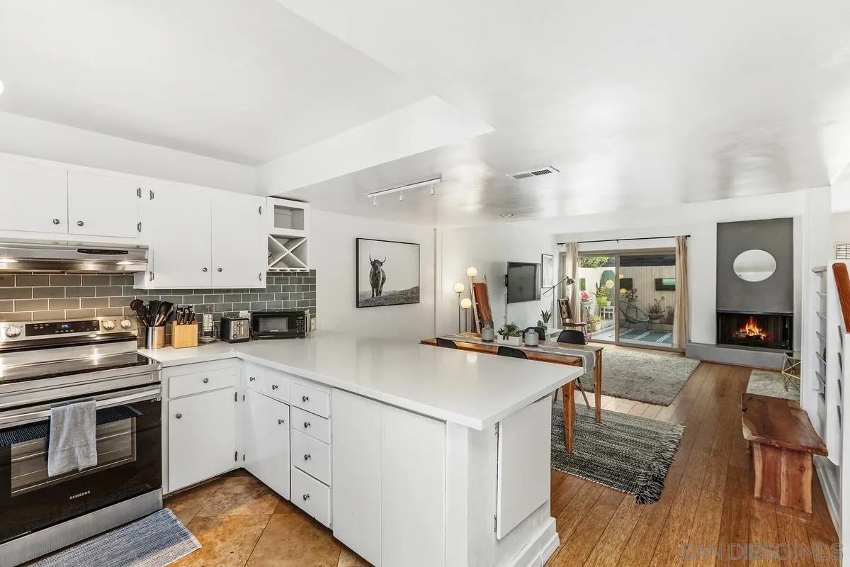 3290 Loma Riviera Dr.