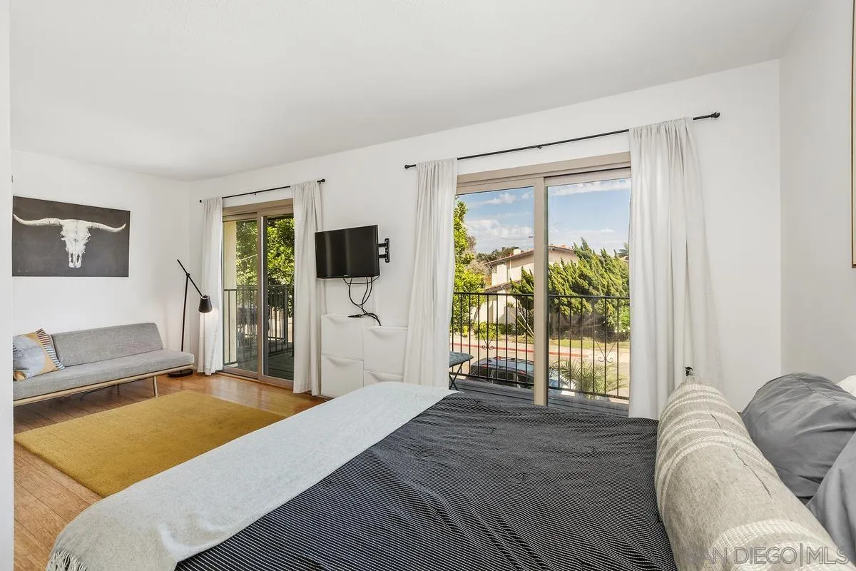 3290 Loma Riviera Dr.