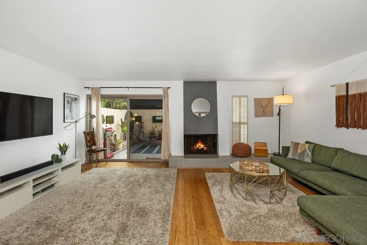 3290 Loma Riviera Dr.