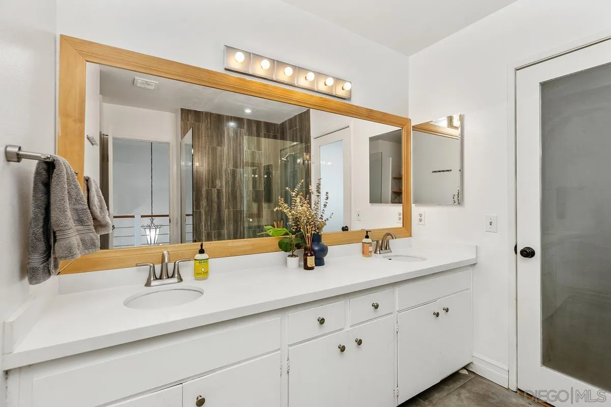 3290 Loma Riviera Dr.