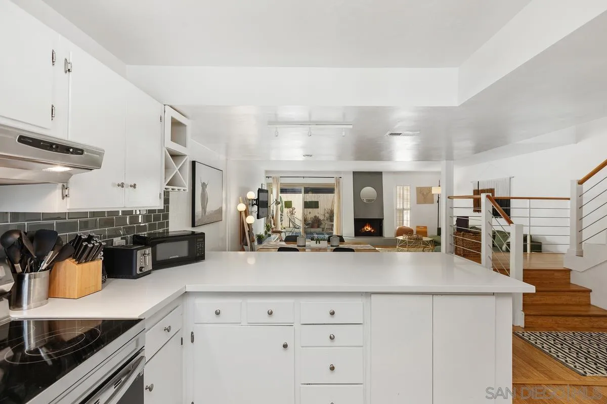 3290 Loma Riviera Dr.