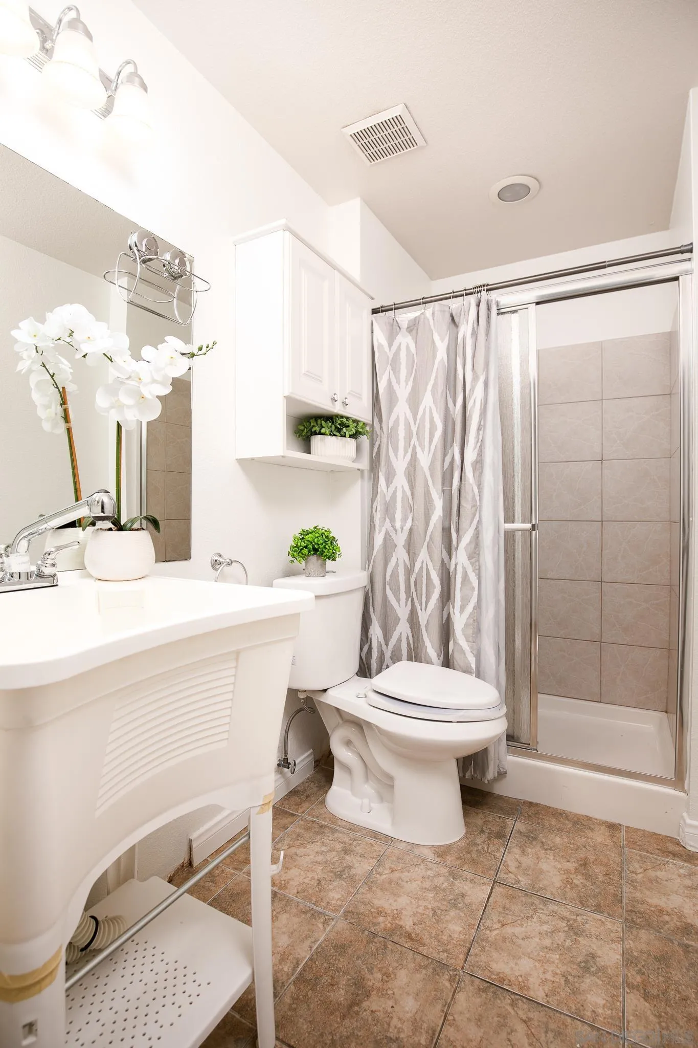 2051 Golden Circle Dr