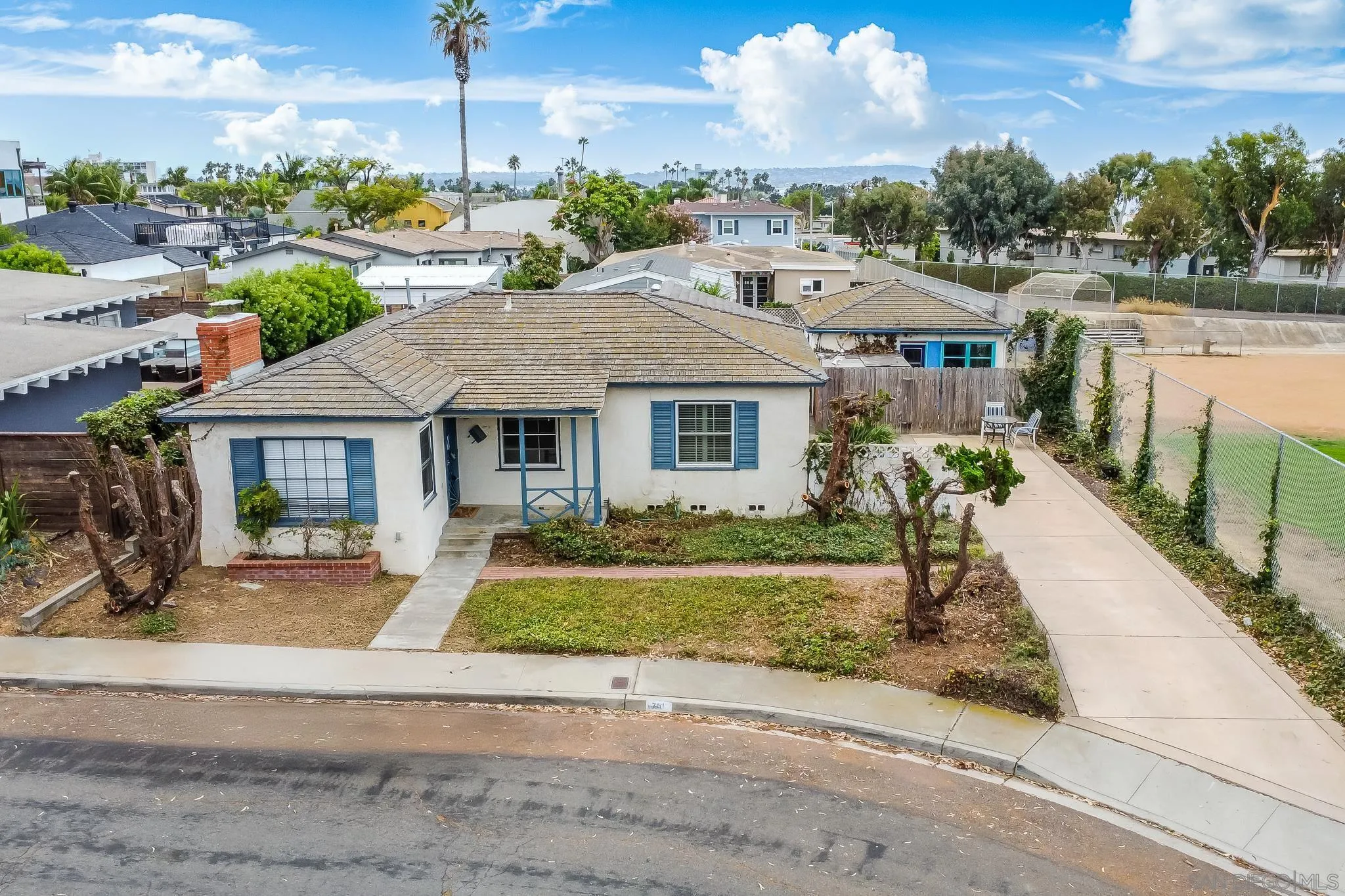 751 Bellevue Pl