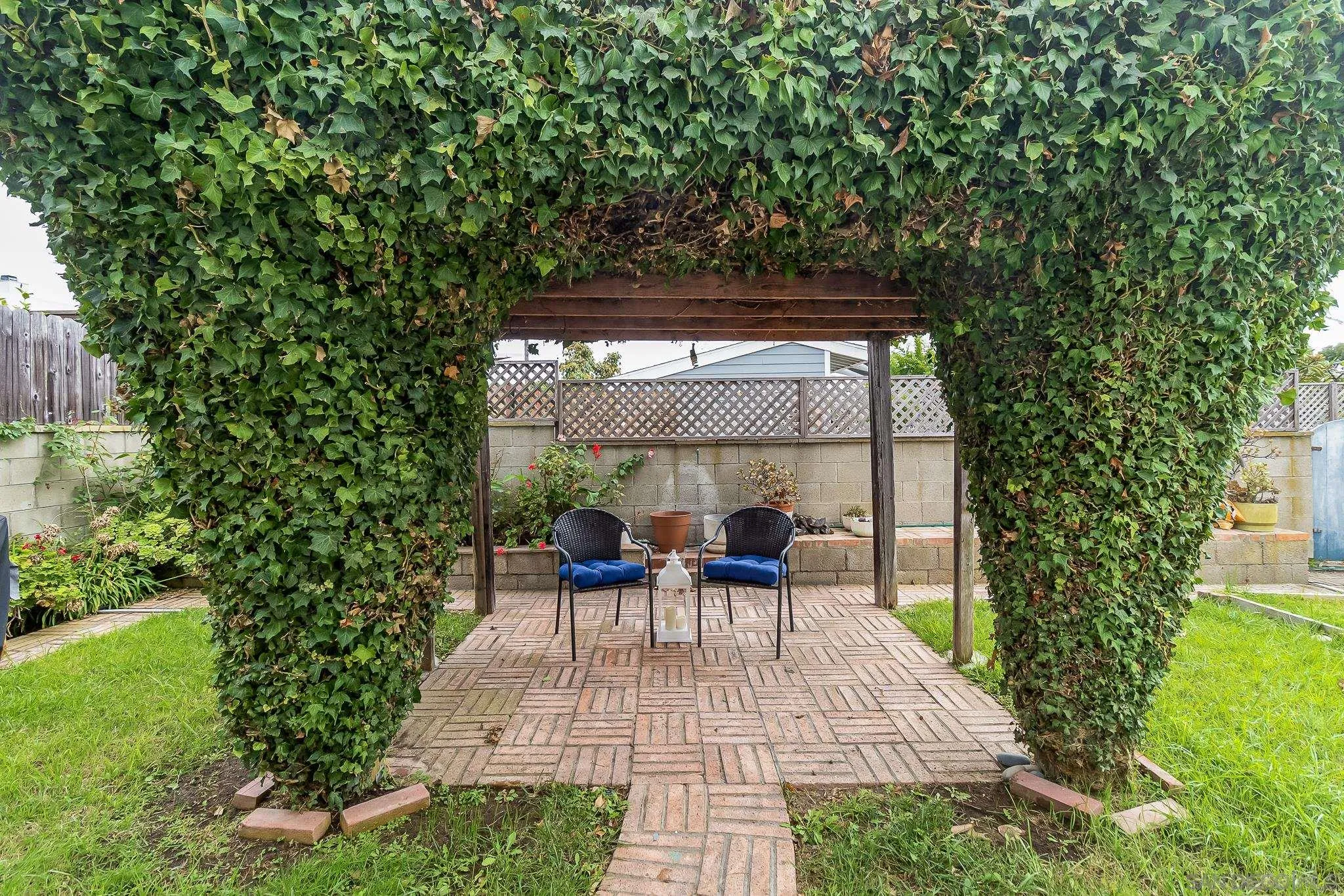 751 Bellevue Pl