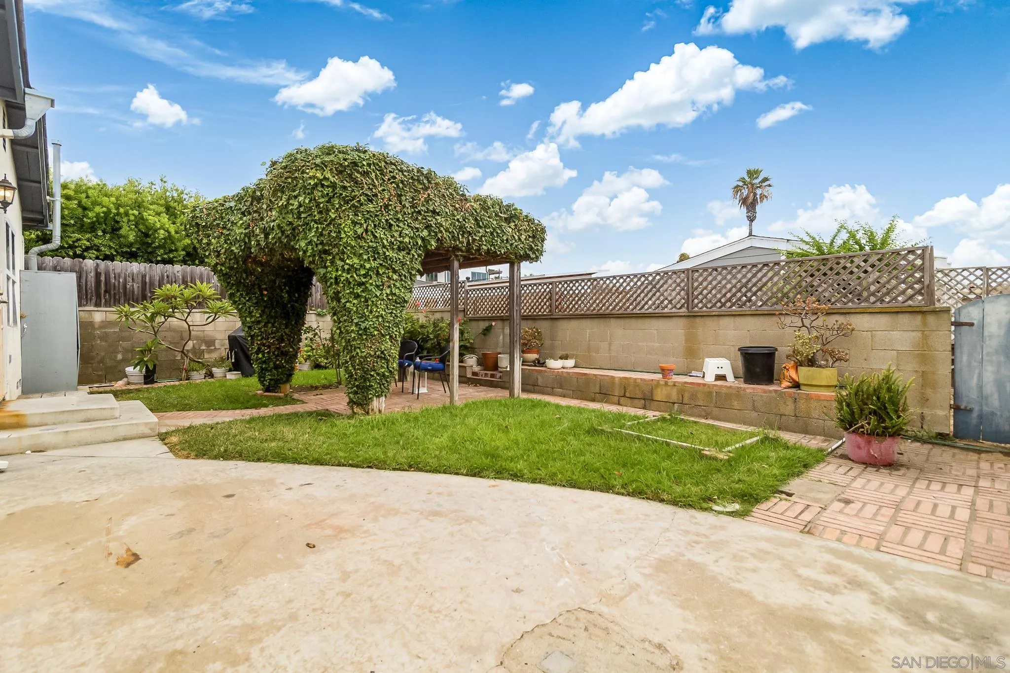 751 Bellevue Pl