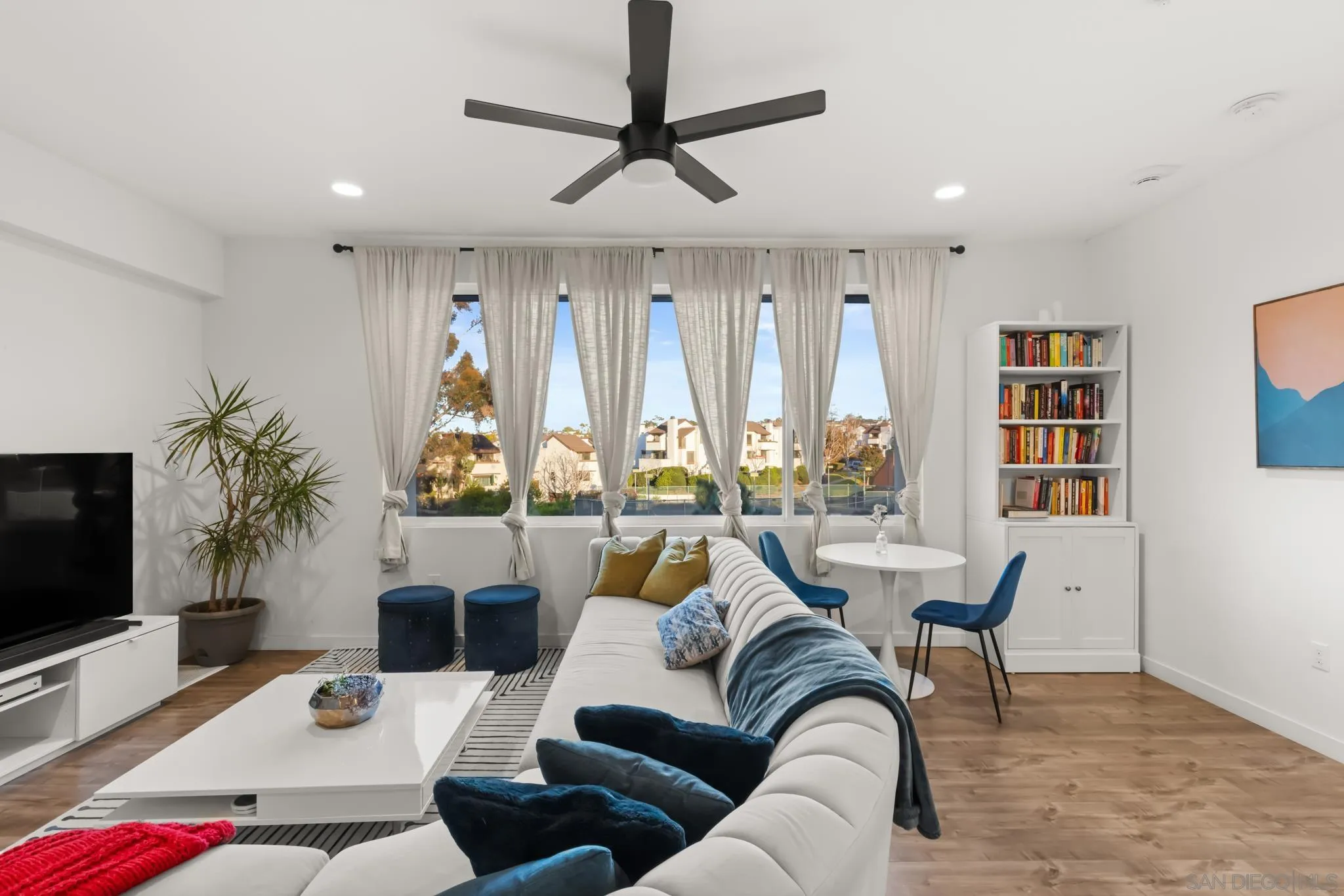 4100 Voltaire St Unit 102