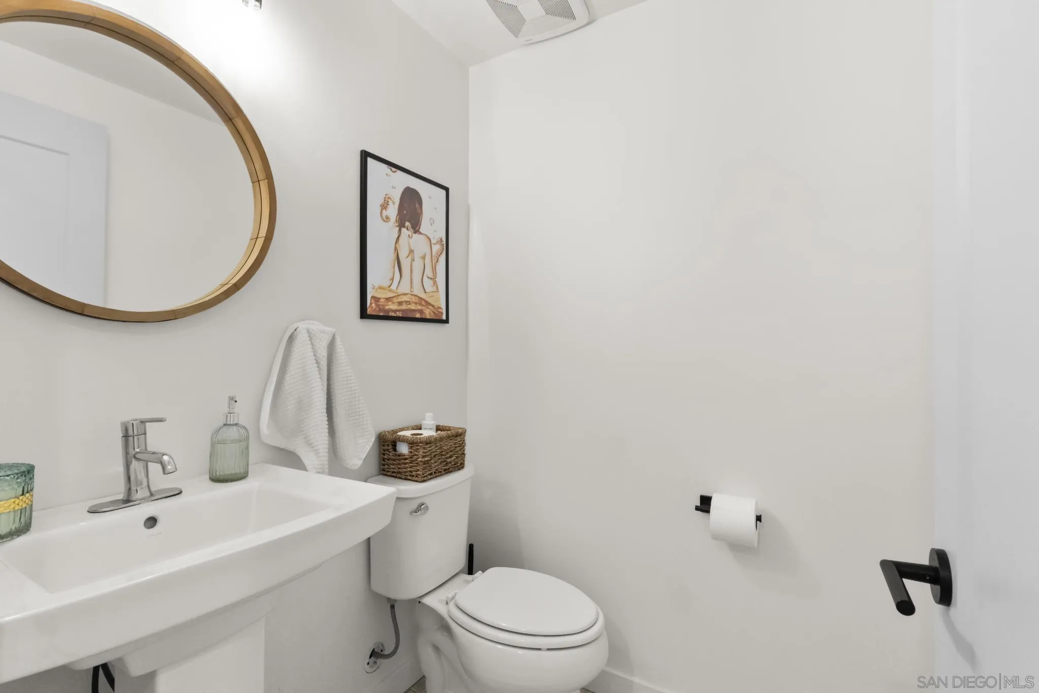 4100 Voltaire St Unit 102