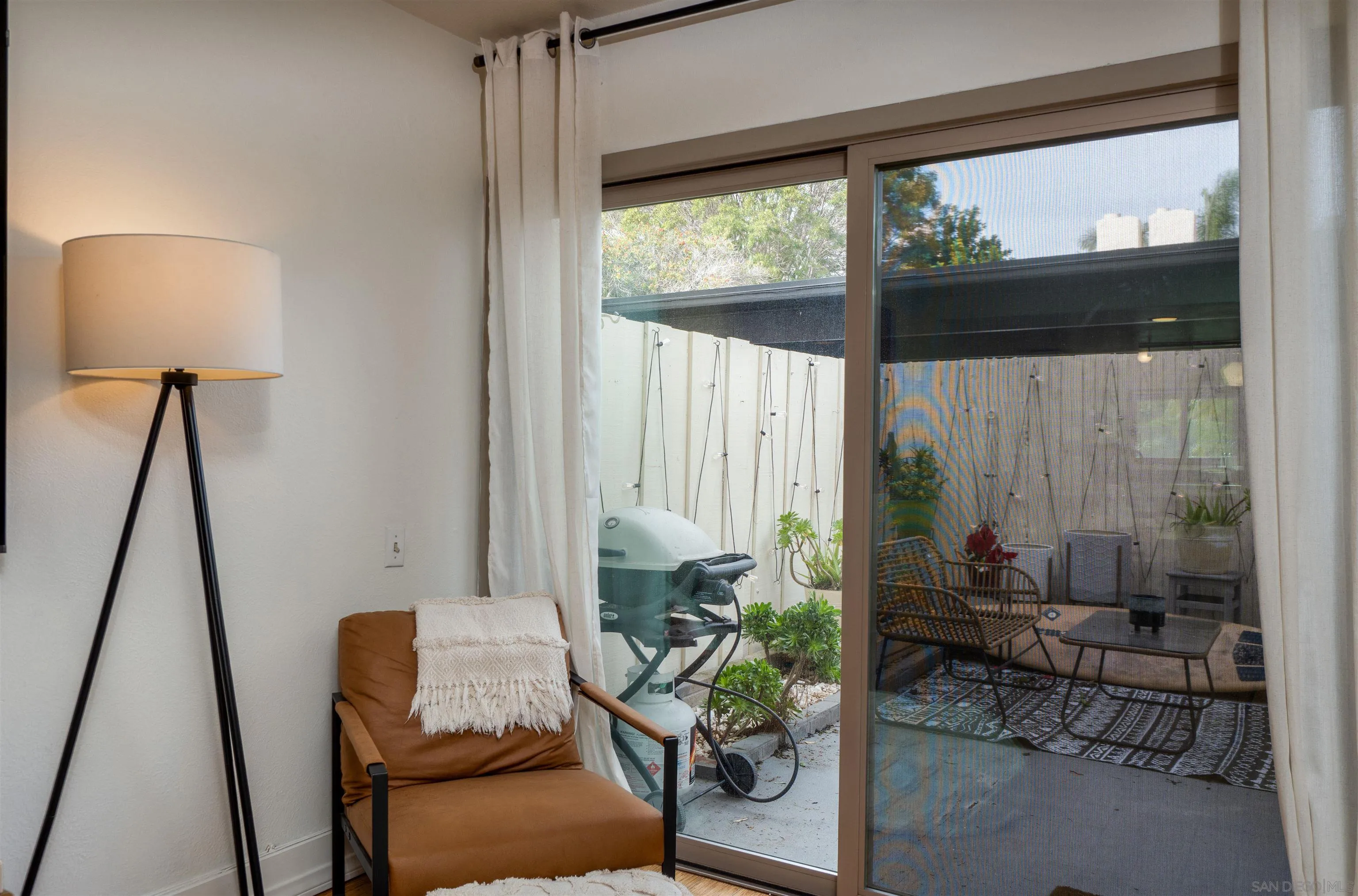 3290 Loma Riviera Dr