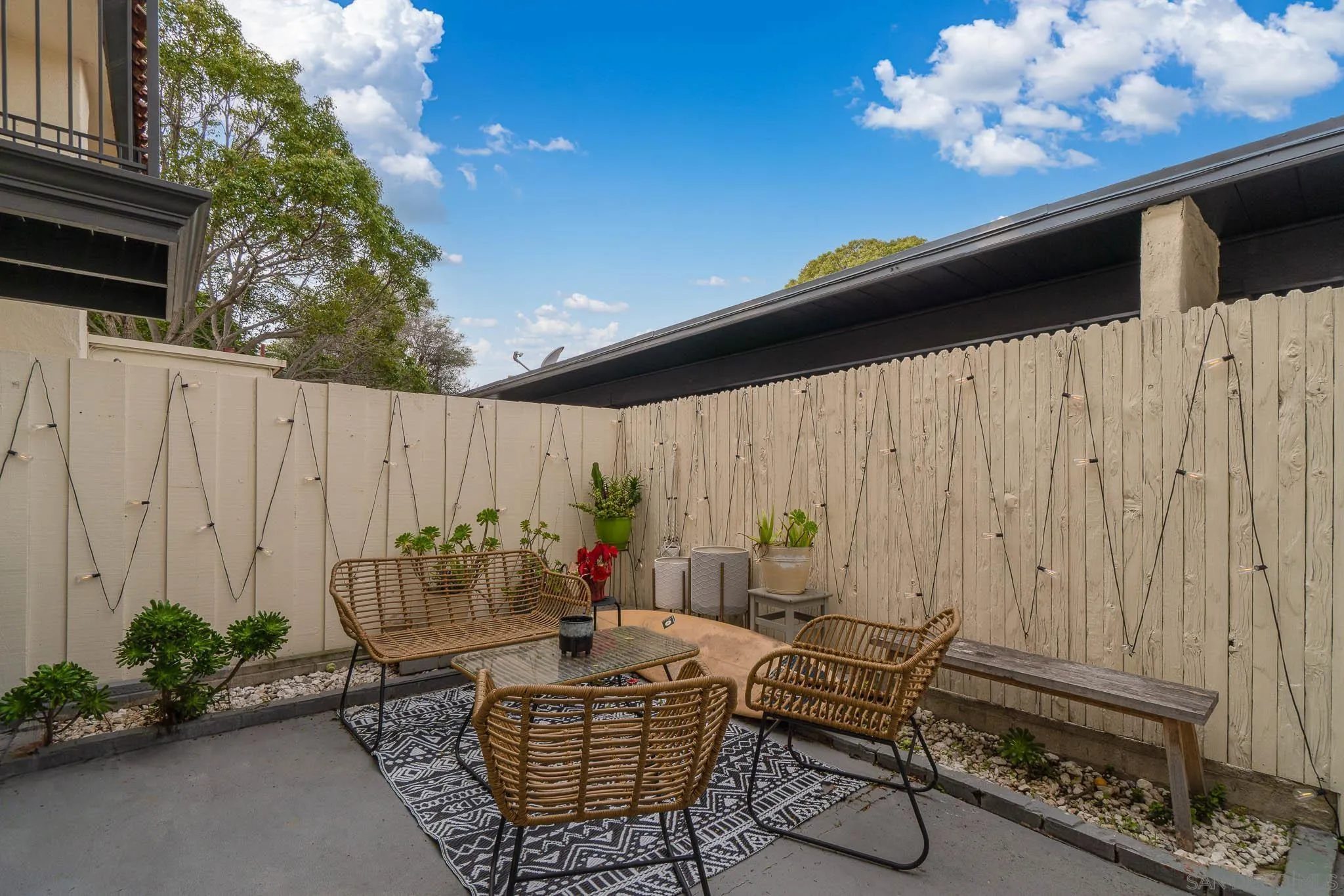 3290 Loma Riviera Dr