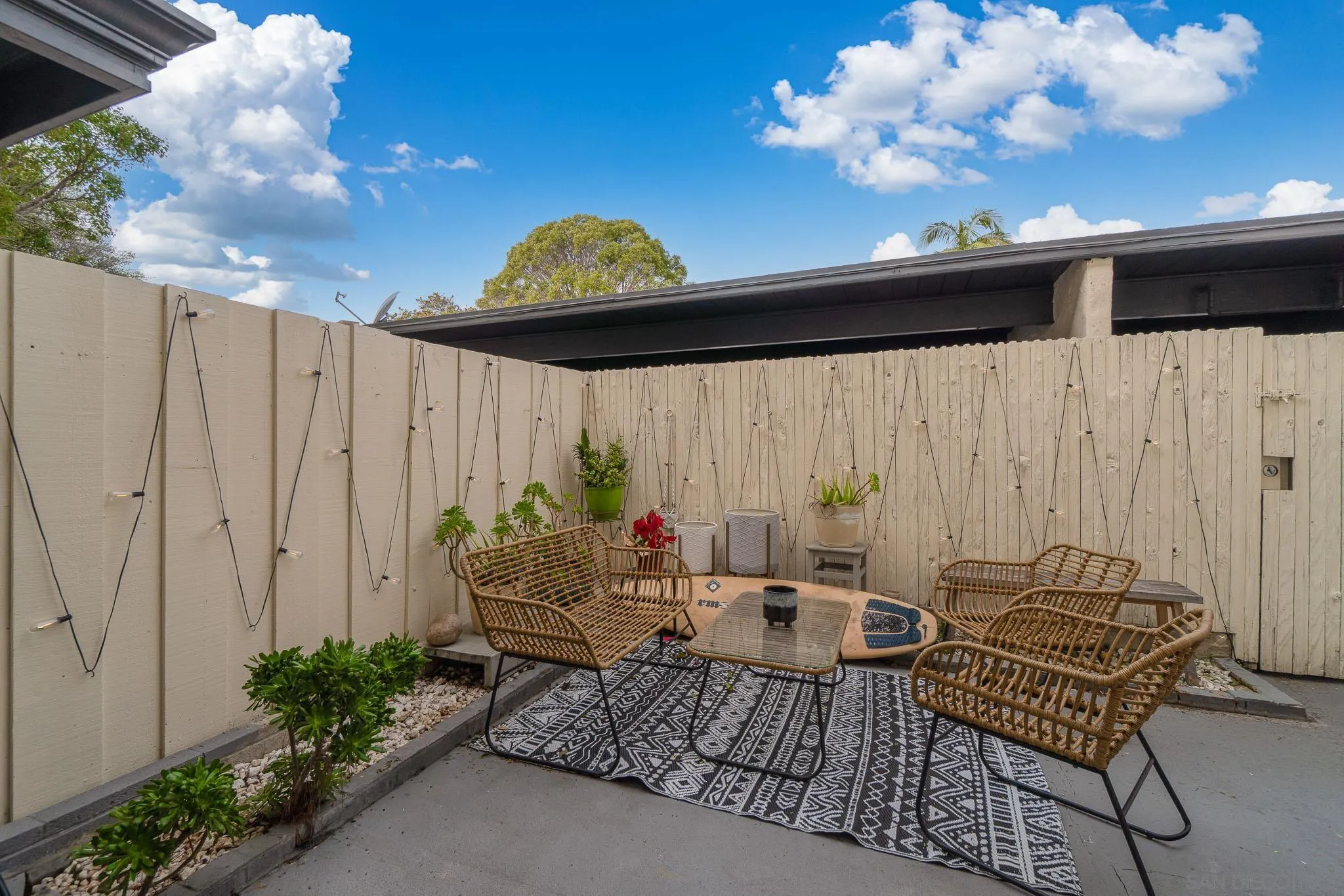 3290 Loma Riviera Dr