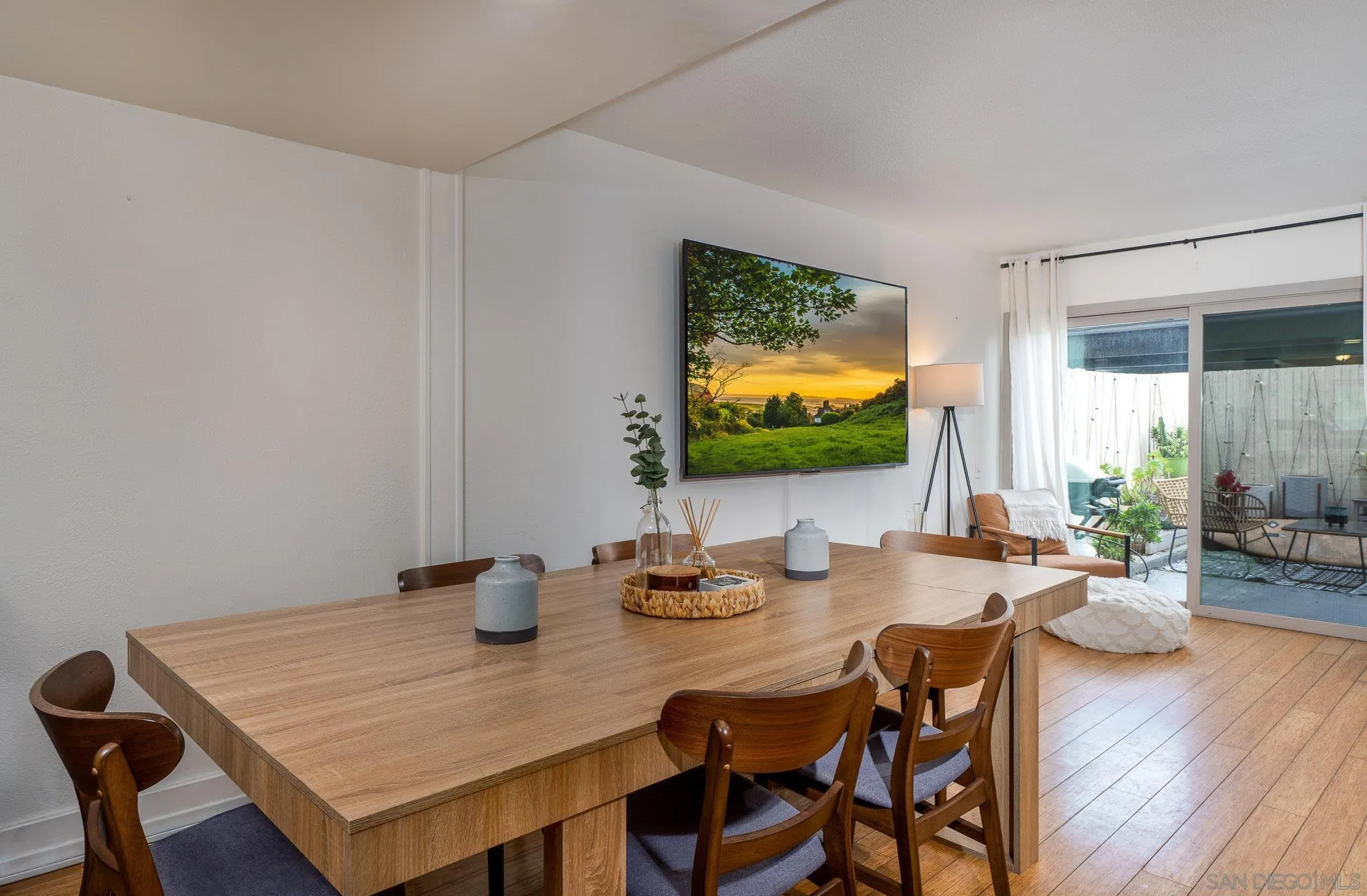 3290 Loma Riviera Dr