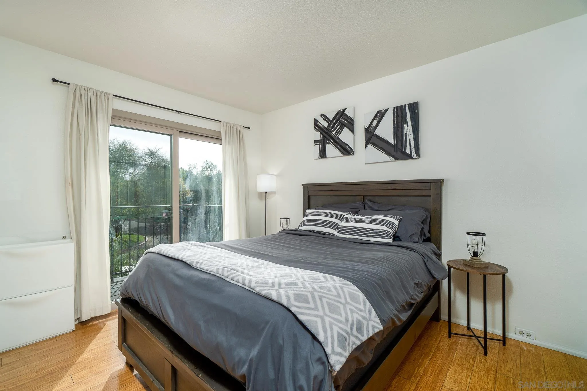 3290 Loma Riviera Dr