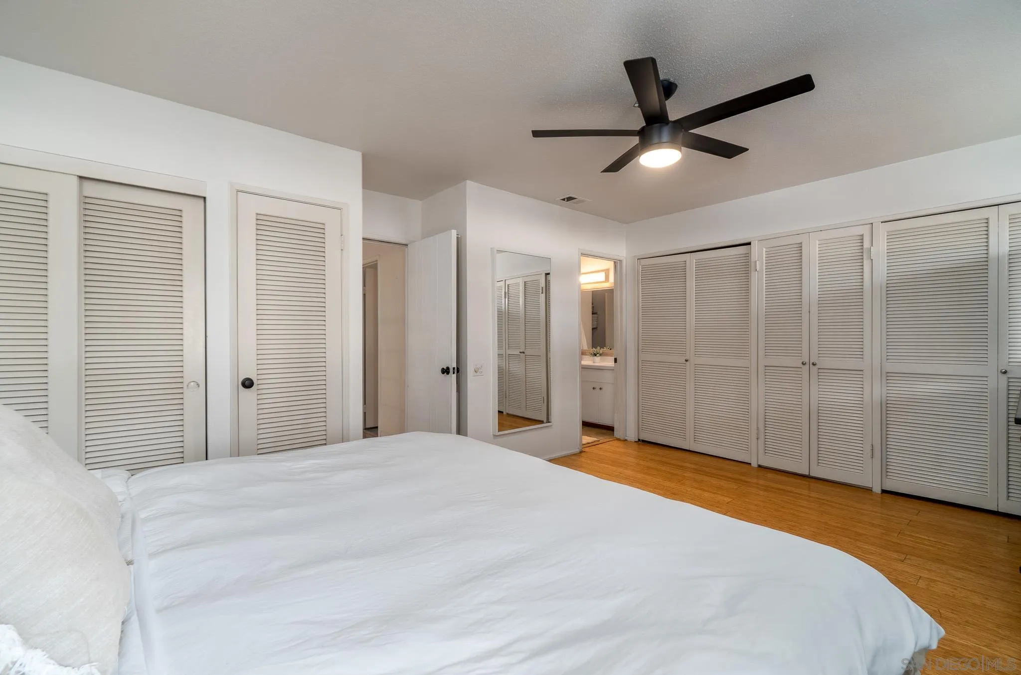 3290 Loma Riviera Dr