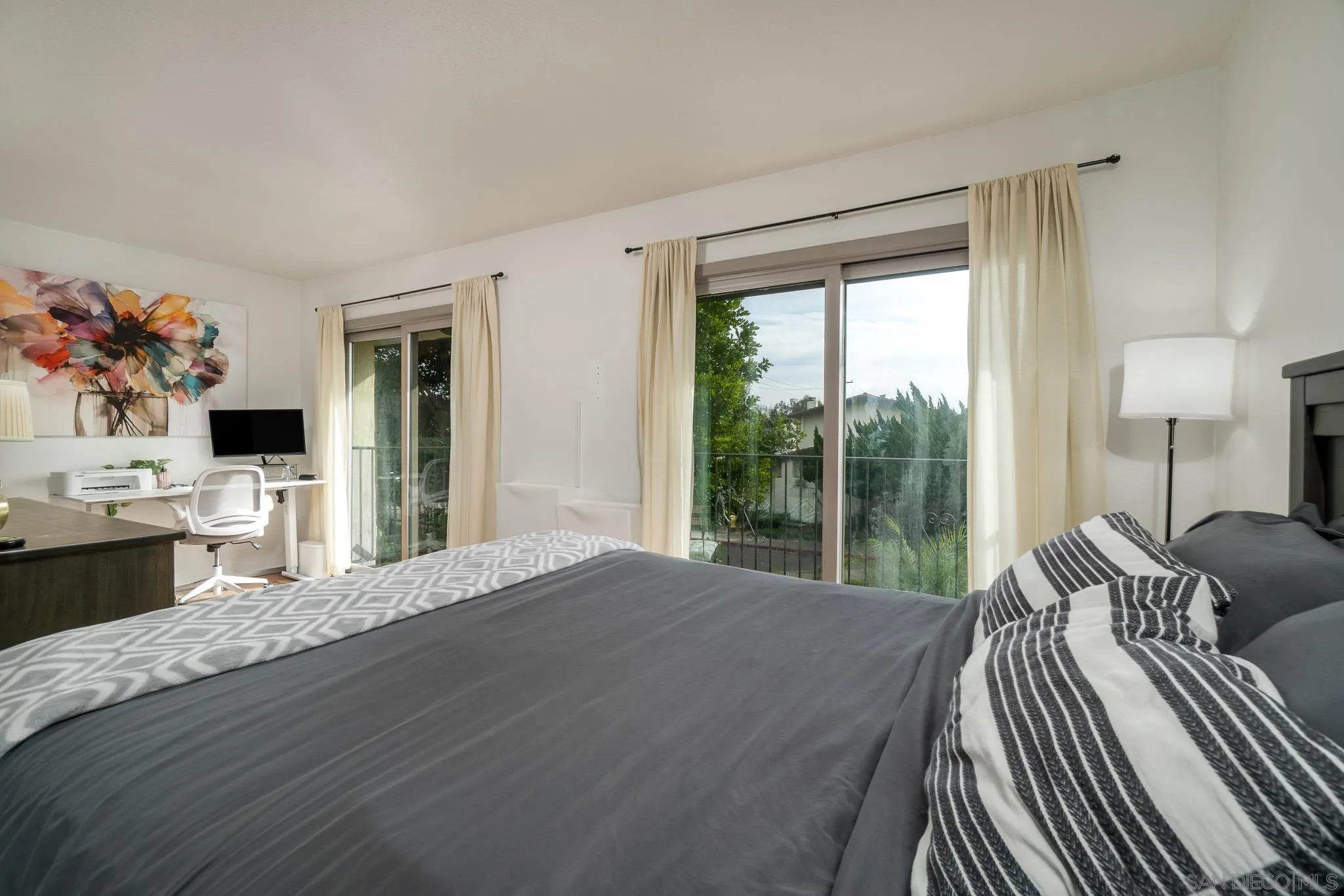 3290 Loma Riviera Dr