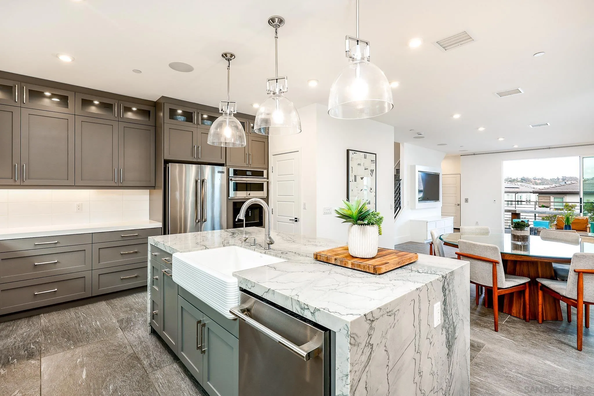 2858 Avella Cir