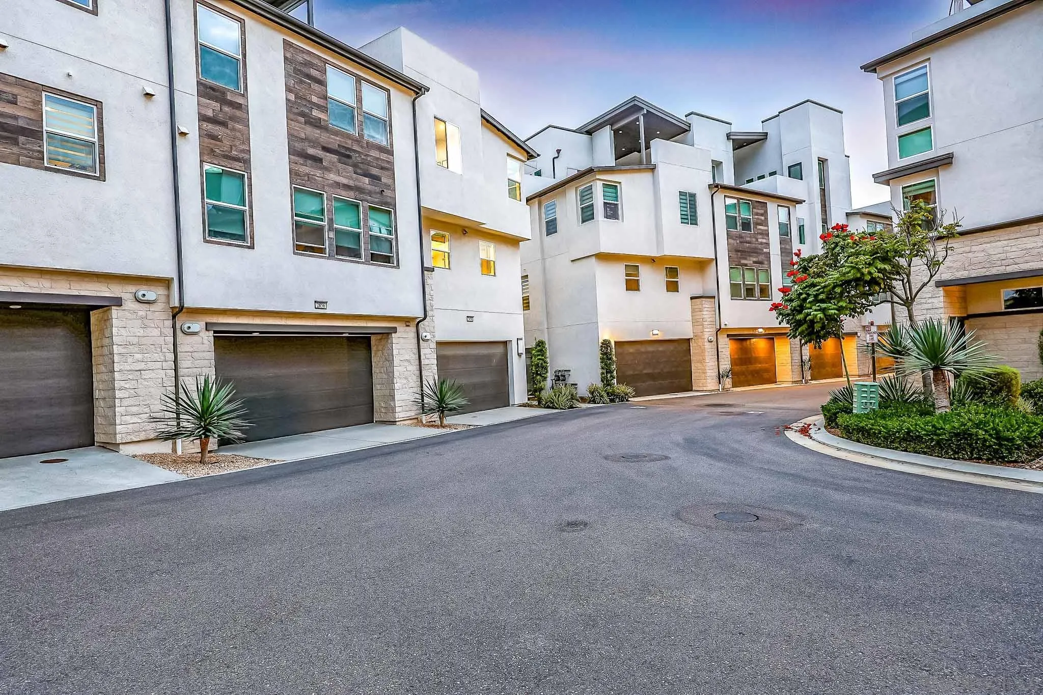 2858 Avella Cir