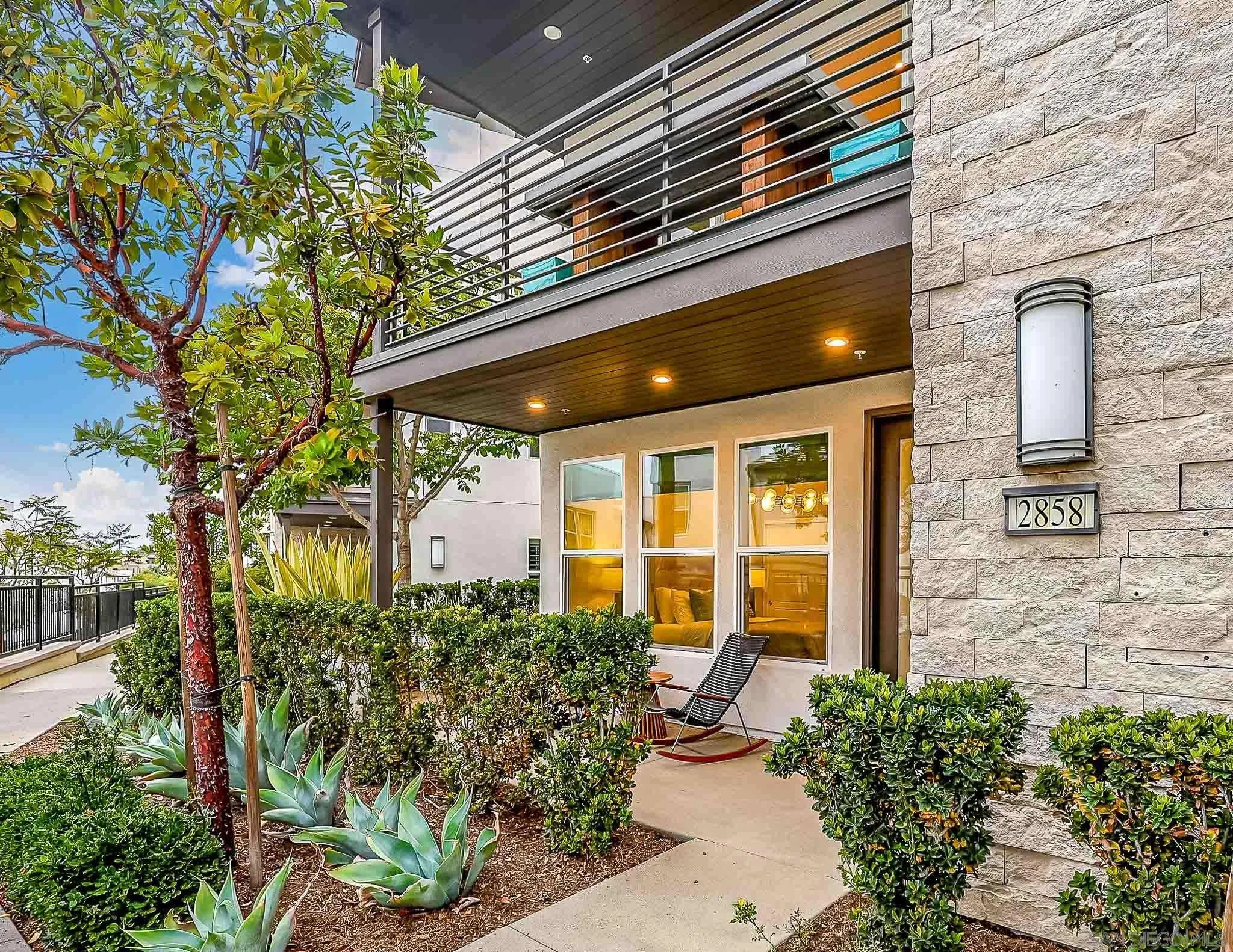2858 Avella Cir