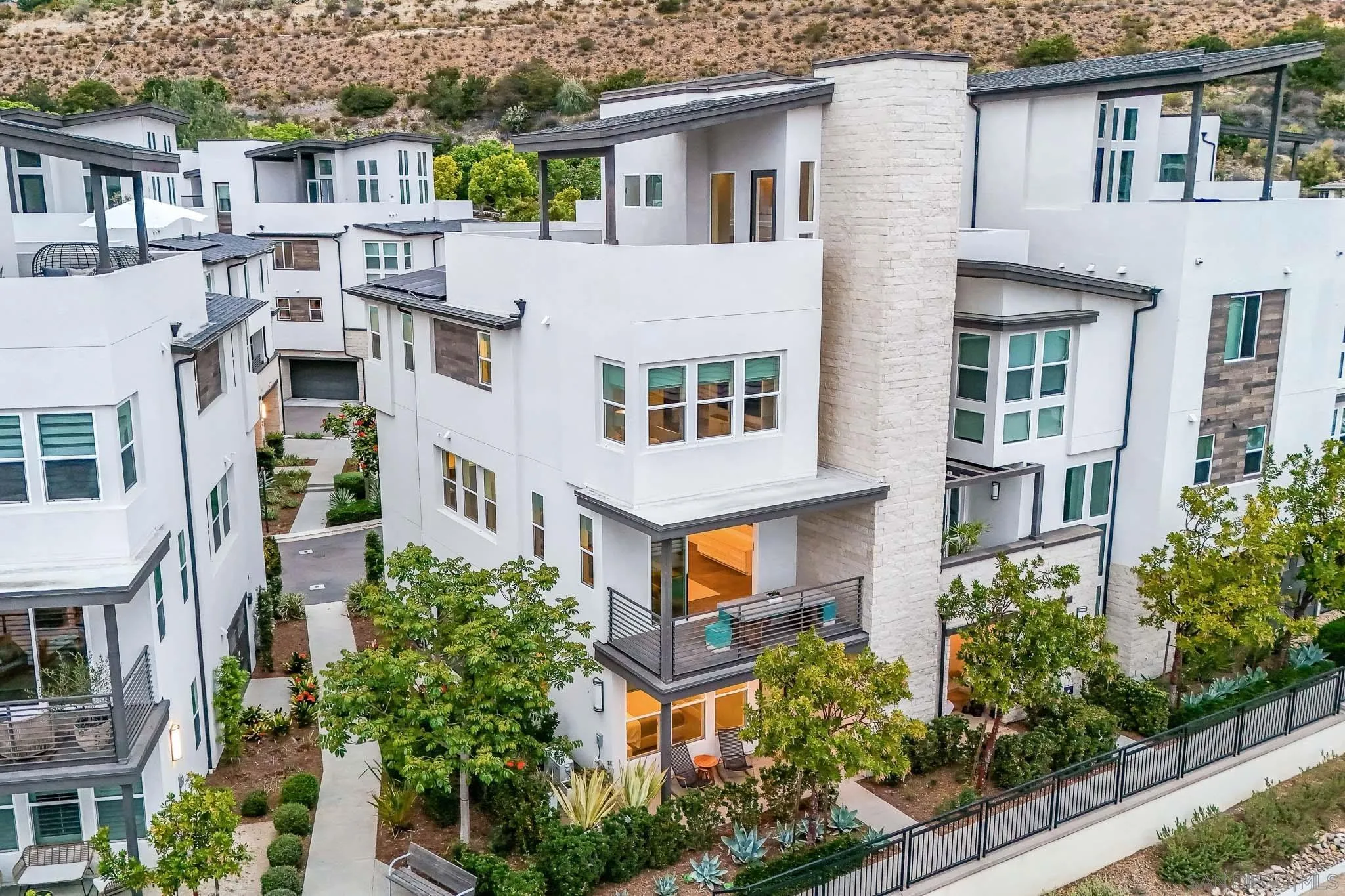 2858 Avella Cir