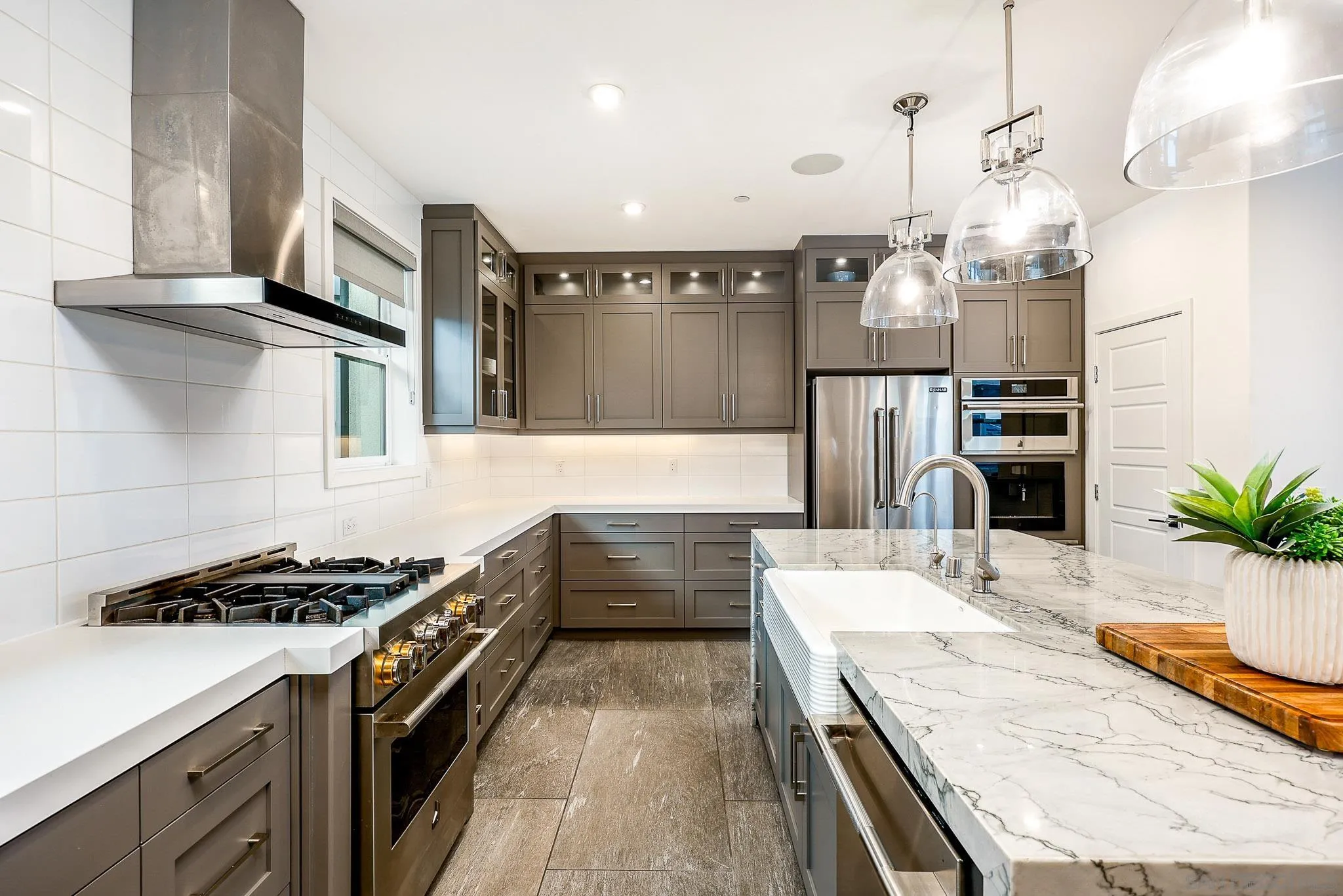 2858 Avella Cir