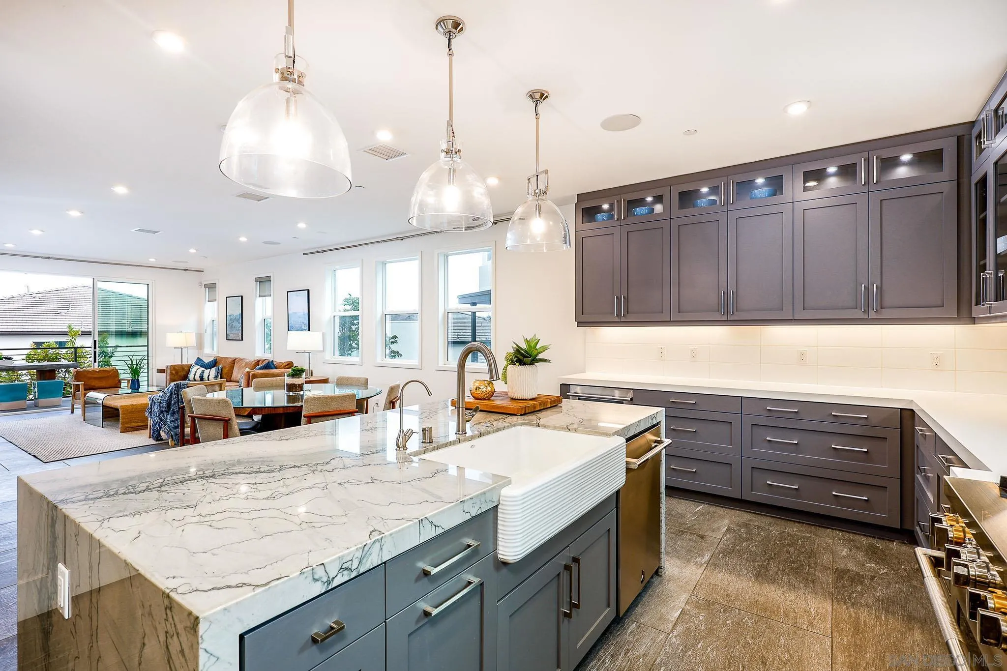 2858 Avella Cir