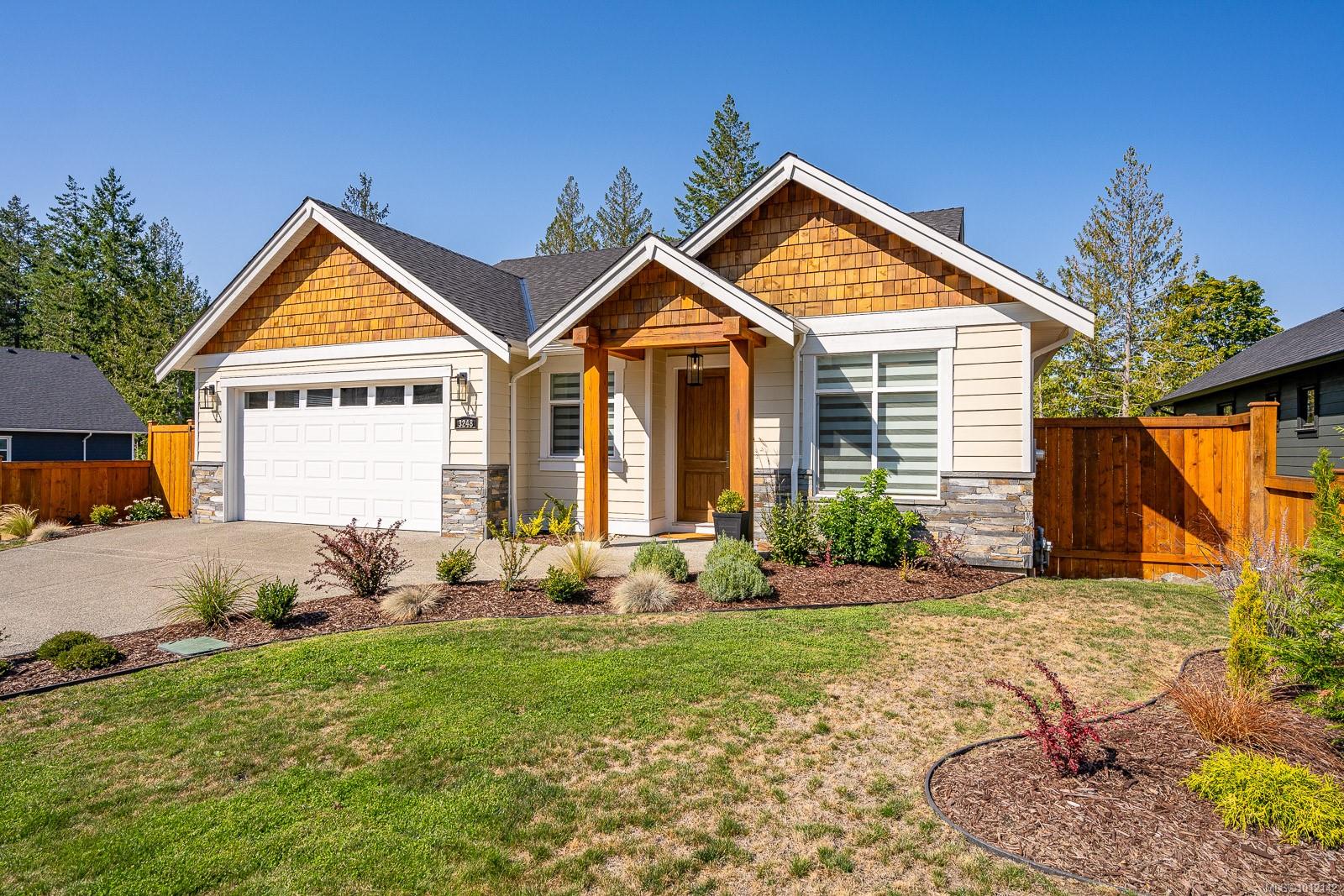 3248 Klanawa Cres