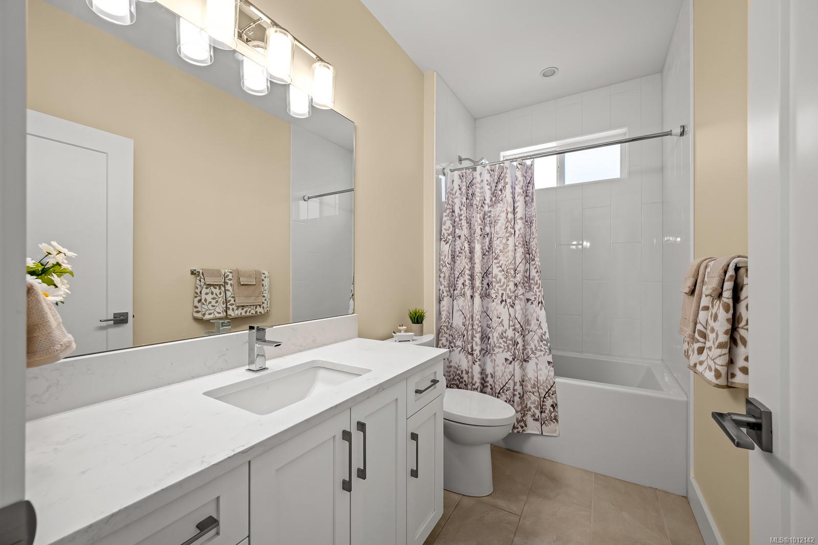 3248 Klanawa Cres