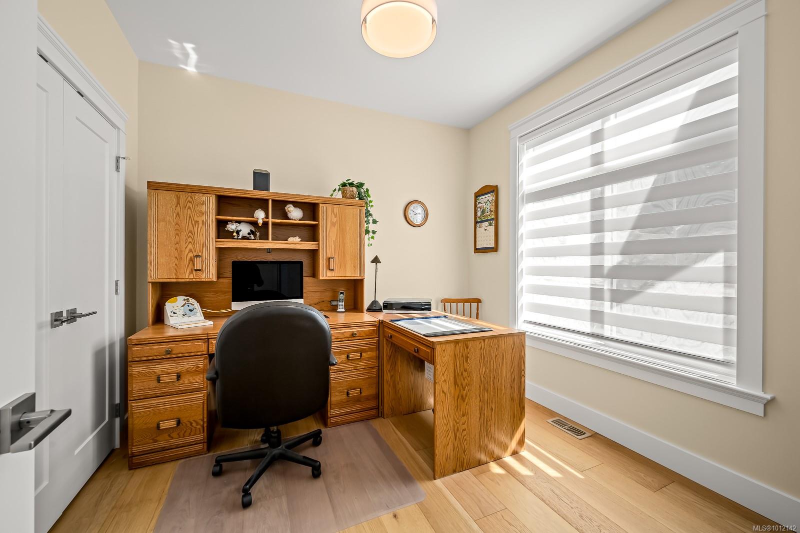 3248 Klanawa Cres