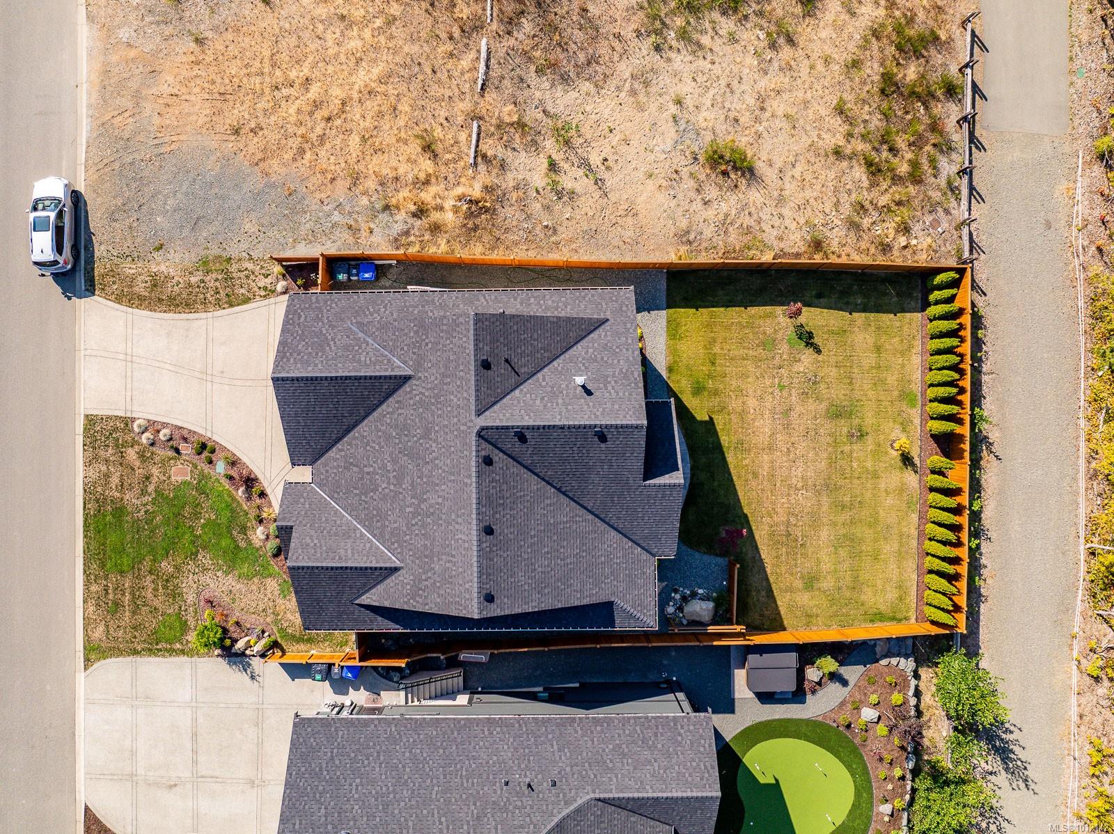 3248 Klanawa Cres