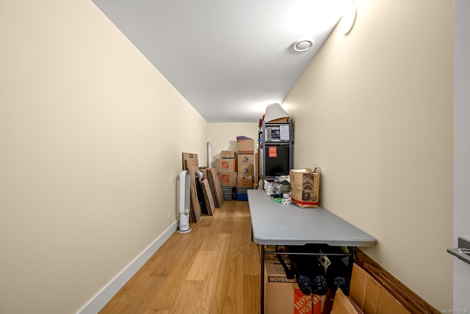 3248 Klanawa Cres