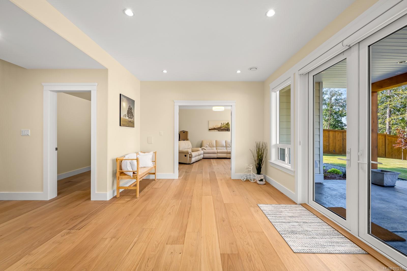 3248 Klanawa Cres