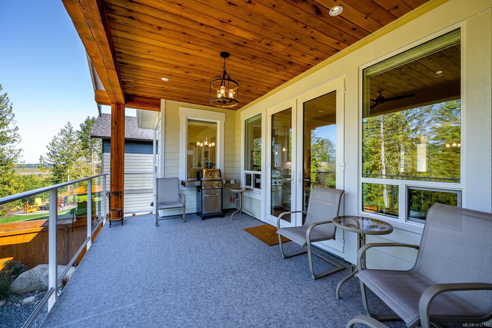 3248 Klanawa Cres