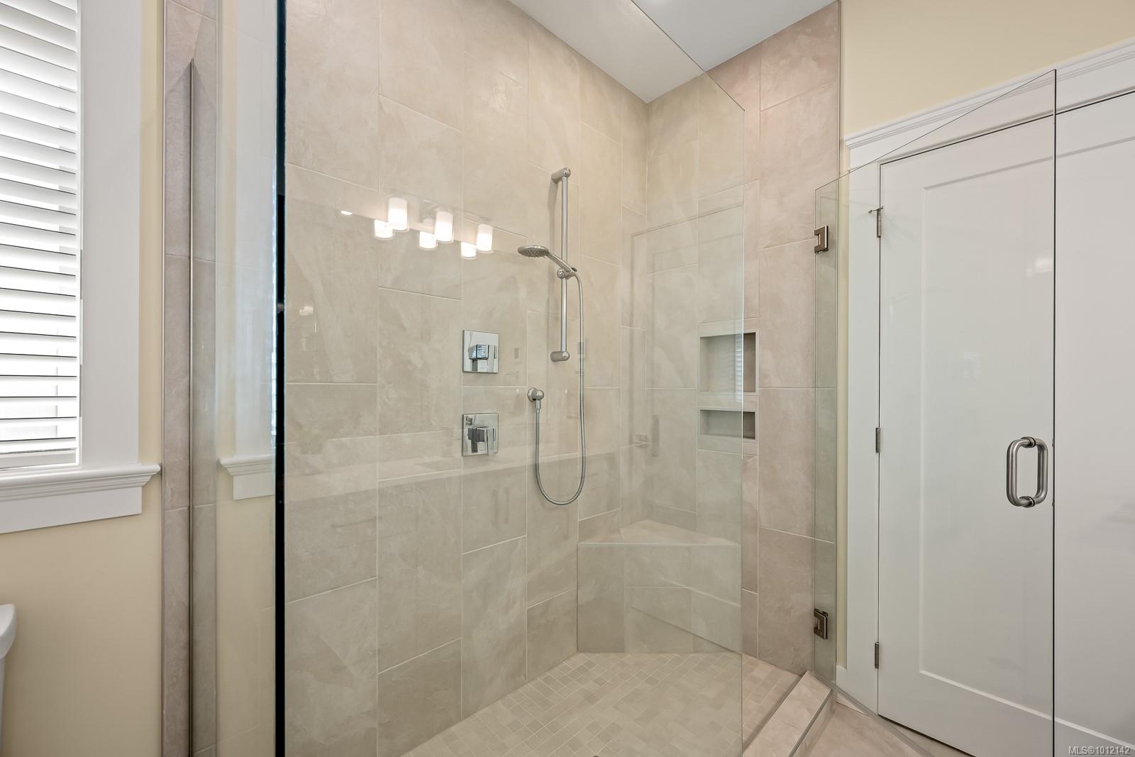 3248 Klanawa Cres