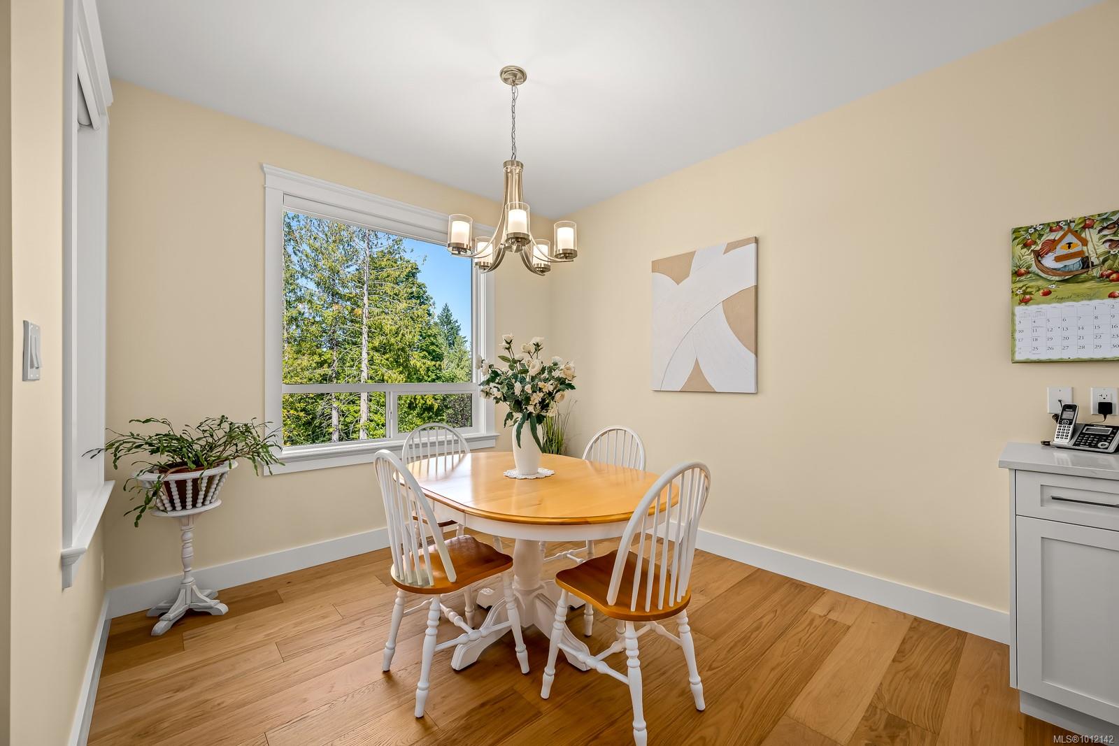 3248 Klanawa Cres