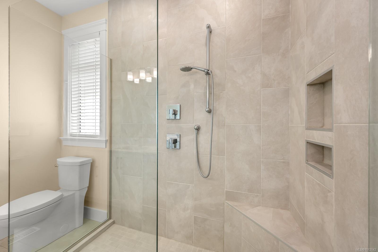3248 Klanawa Cres
