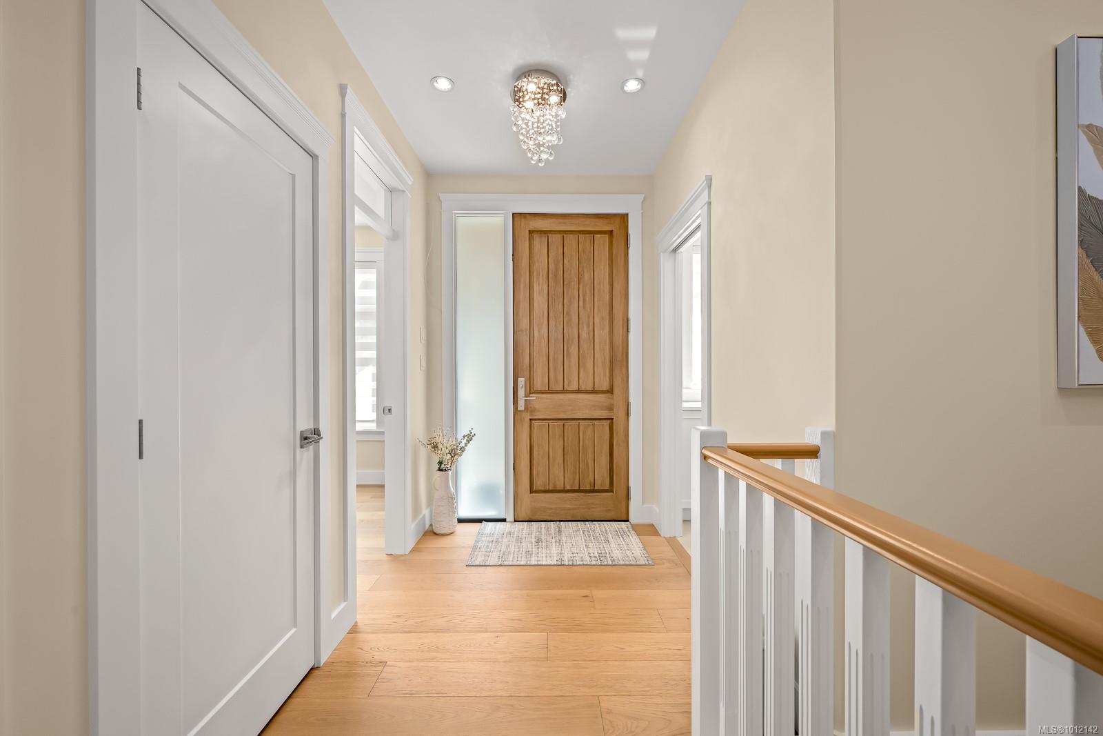3248 Klanawa Cres