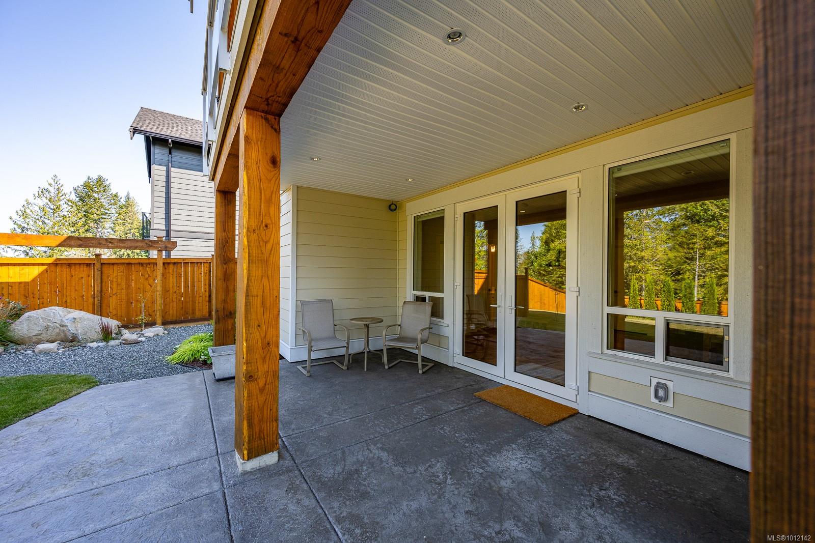 3248 Klanawa Cres