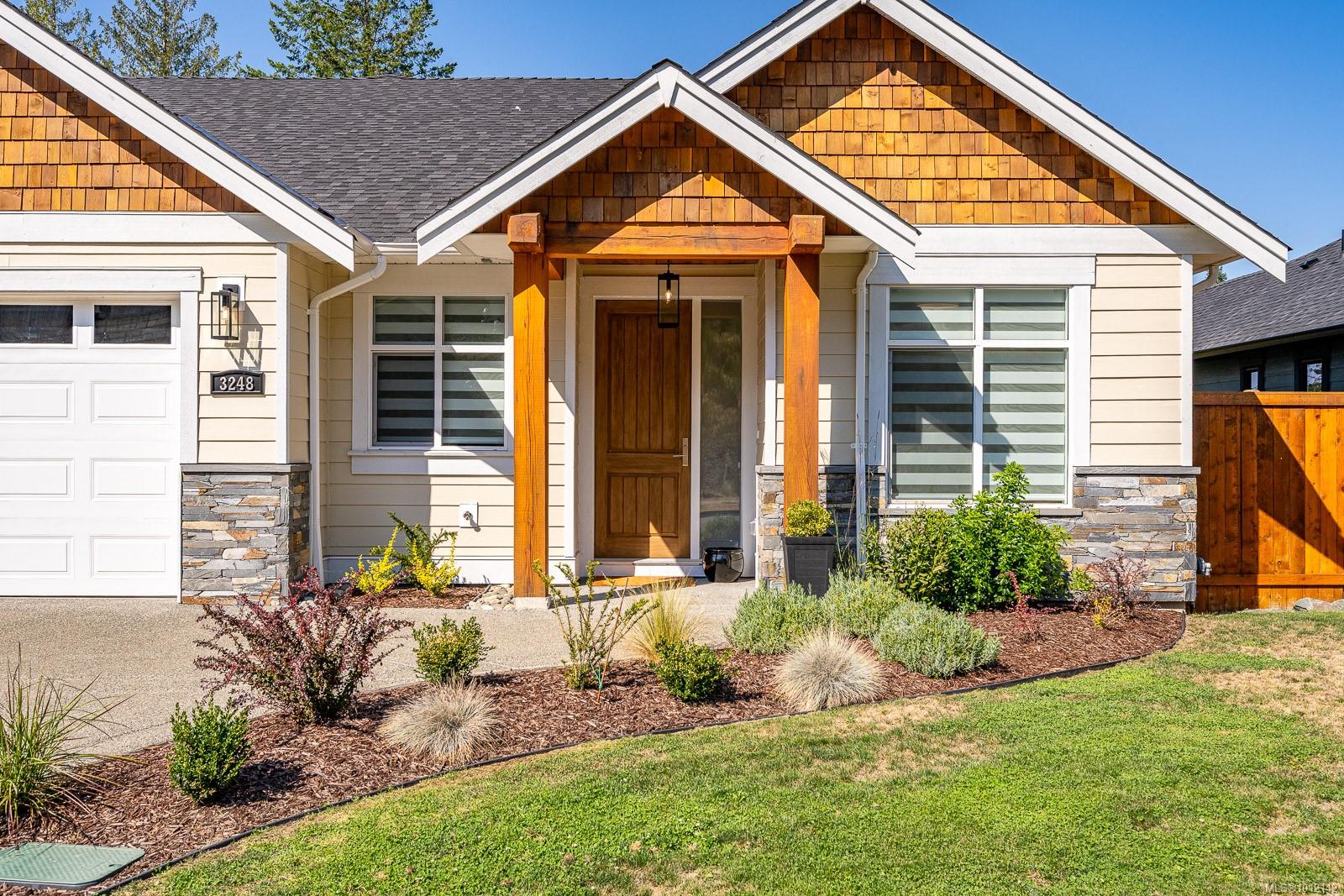 3248 Klanawa Cres