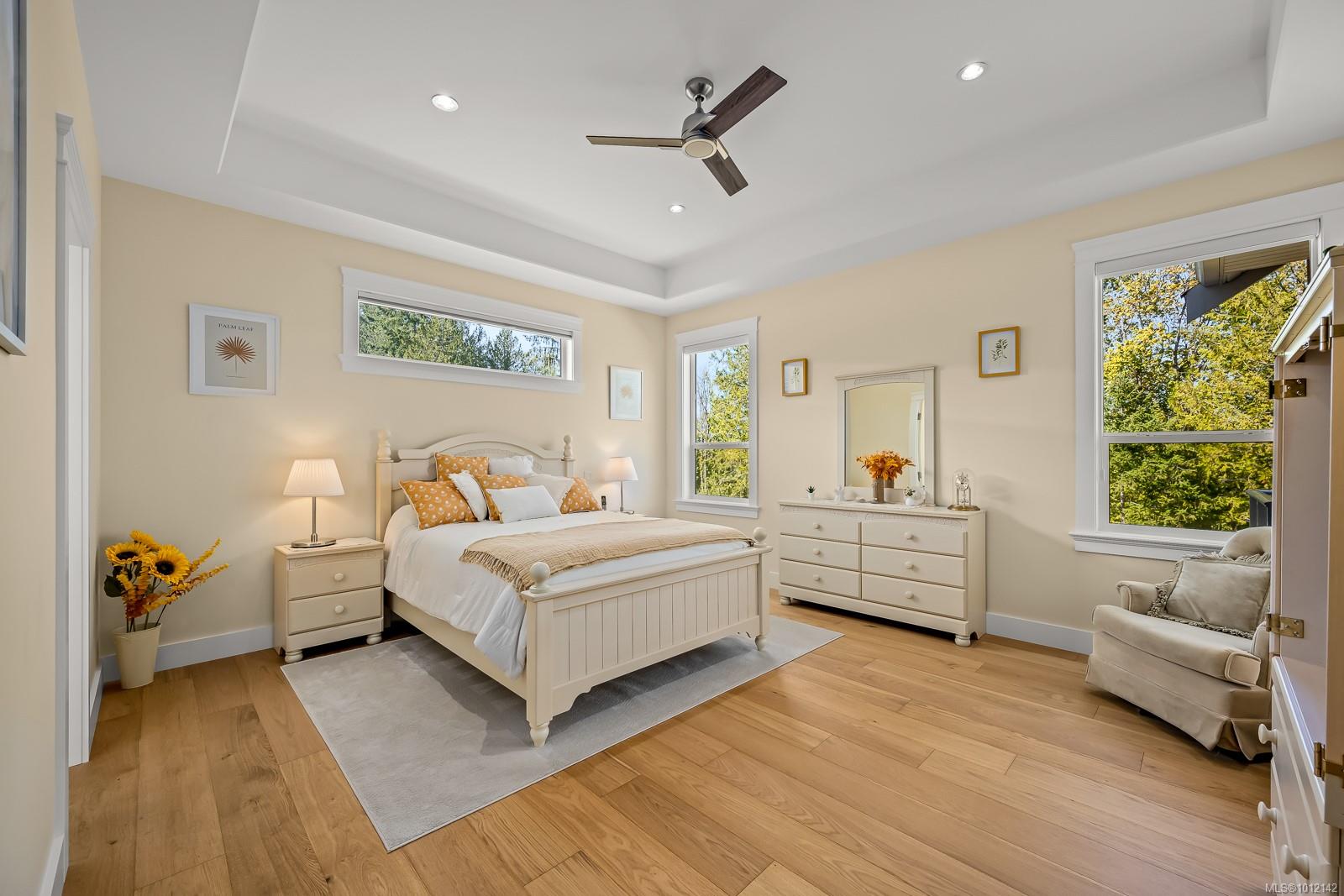 3248 Klanawa Cres