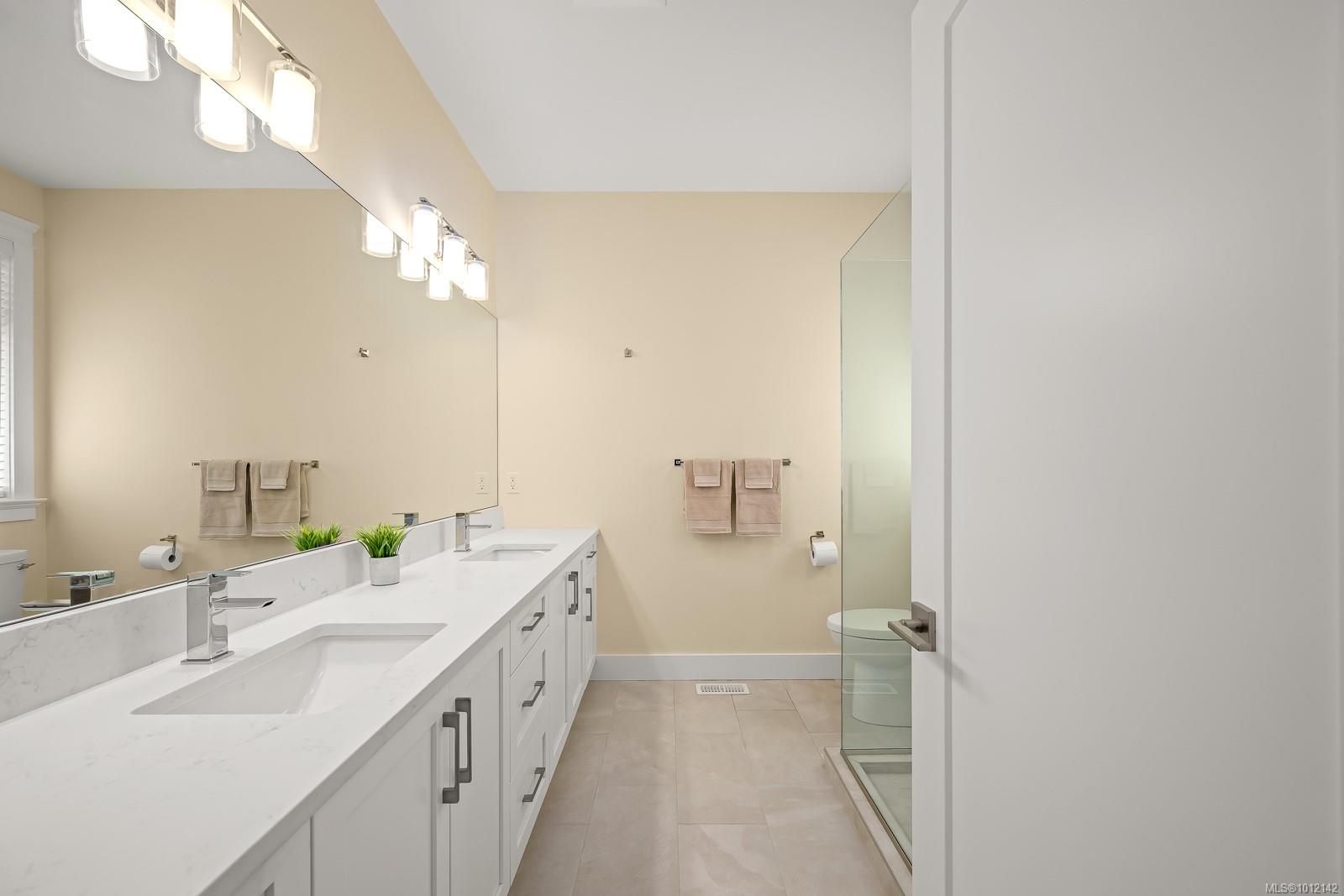 3248 Klanawa Cres