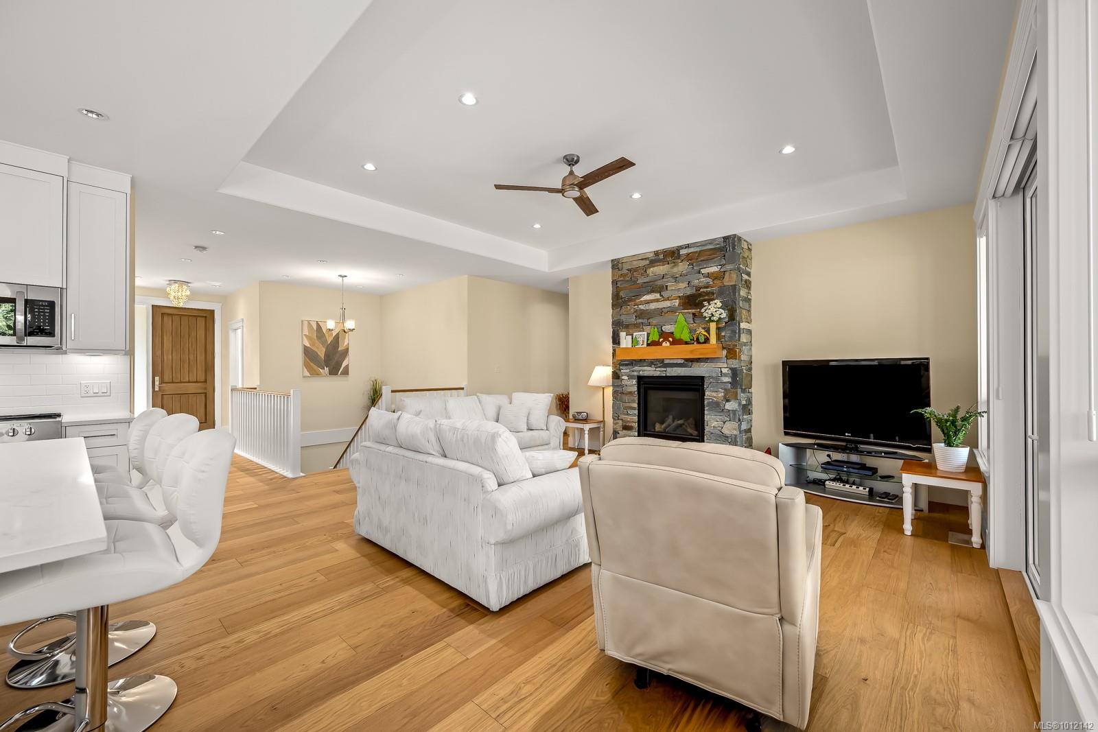 3248 Klanawa Cres