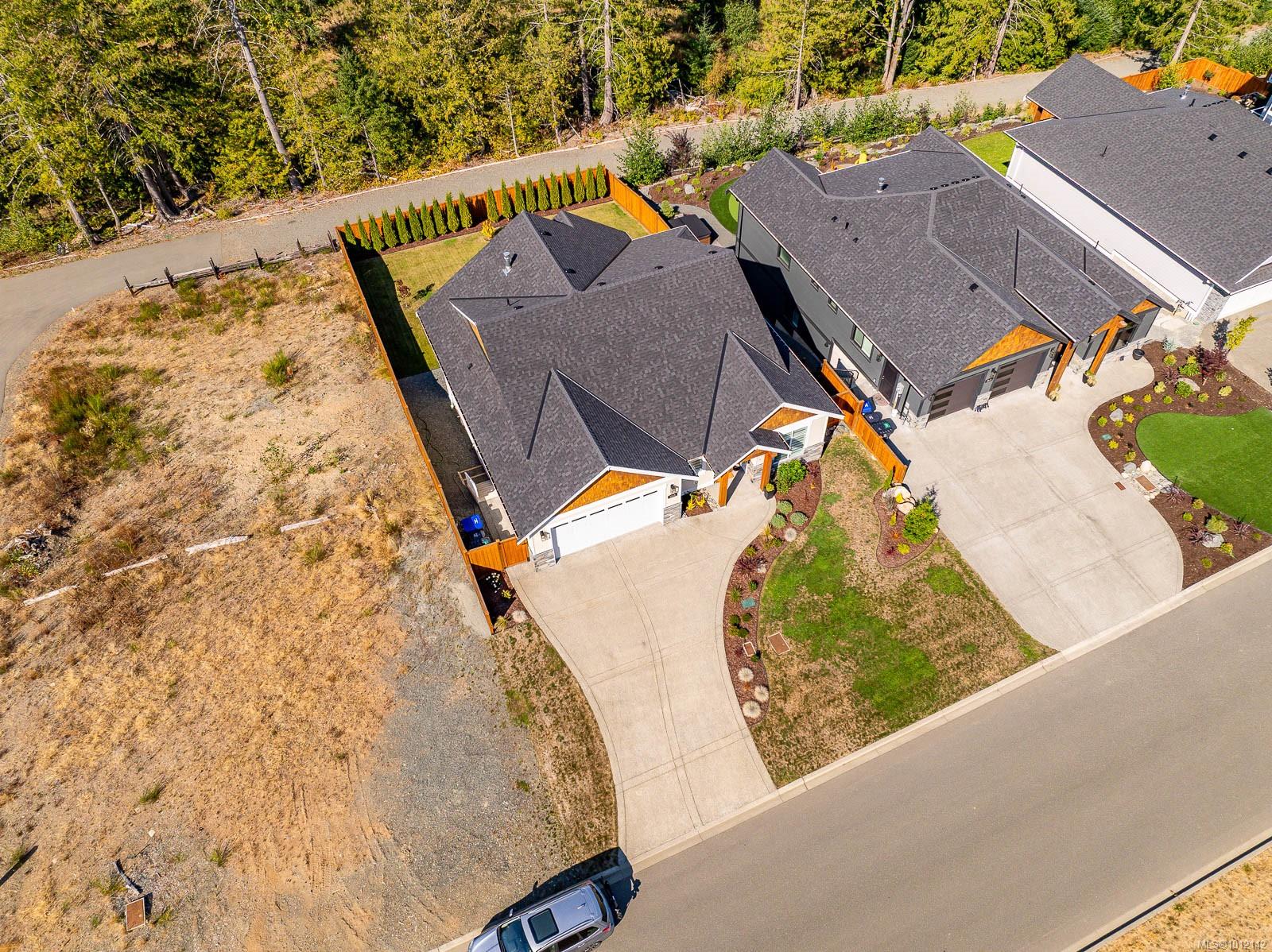 3248 Klanawa Cres