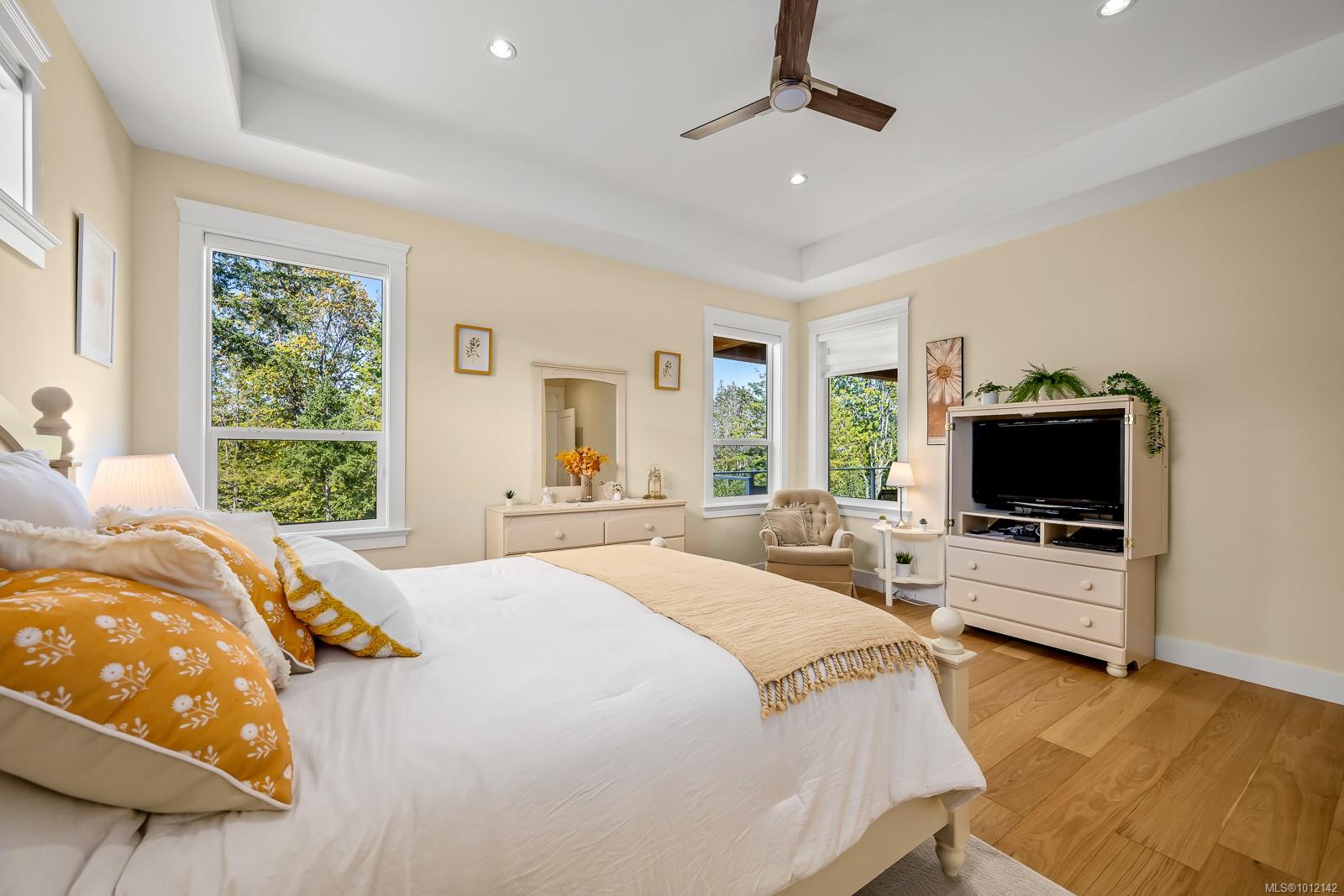 3248 Klanawa Cres