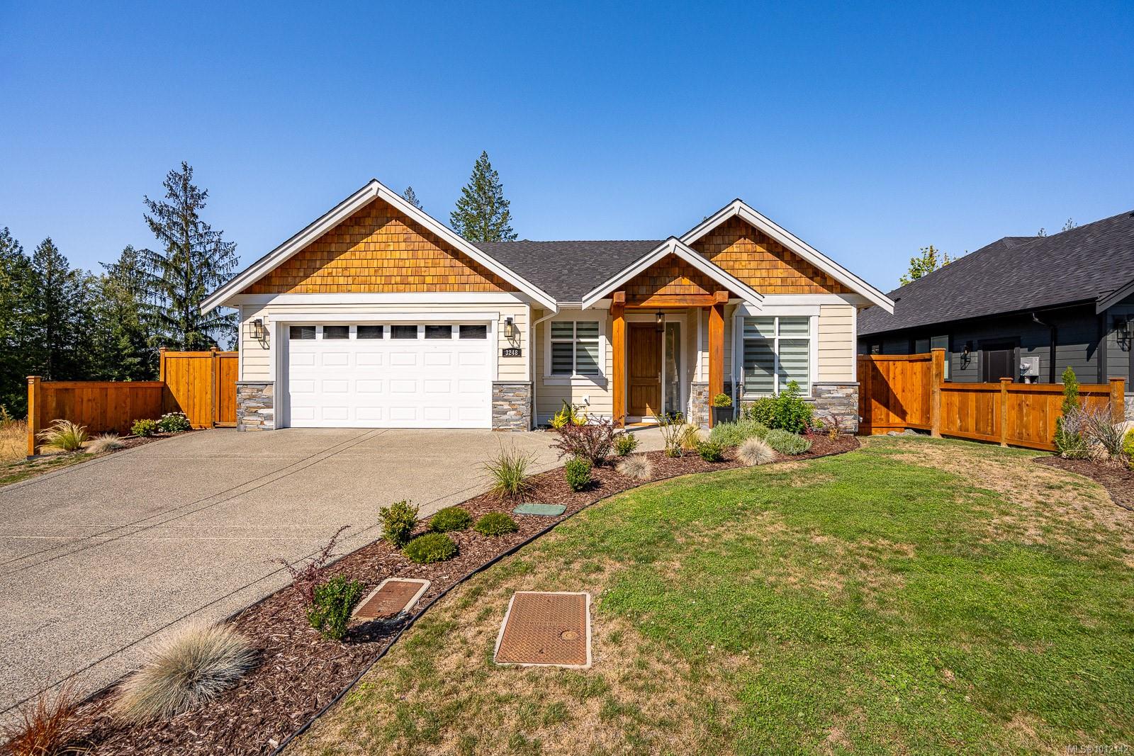 3248 Klanawa Cres