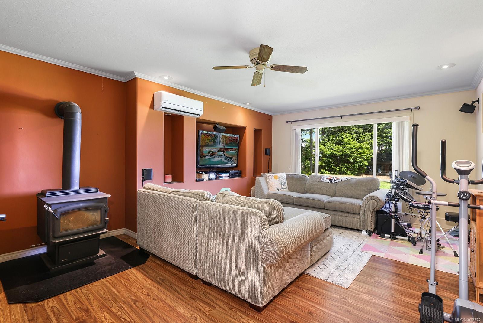 8045 Harmony Cres